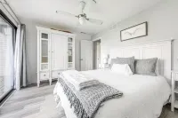The Shores Lake View Condo Unit 5574 Hotels in Whitewater