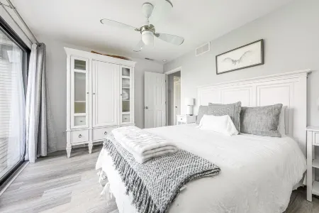 The Shores Lake View Condo Unit 5574