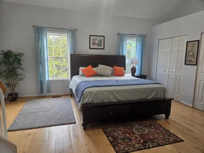Spacious Quiet 3 Bedrooms Townhome in Germantown, MD (Free Parking) Hotels near Crystal Rock Trail