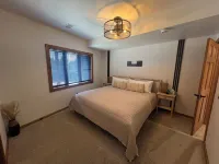 Modern Cabin with Pool and Hot Tub and Outdoor Sauna! Wanderlust Cabin!