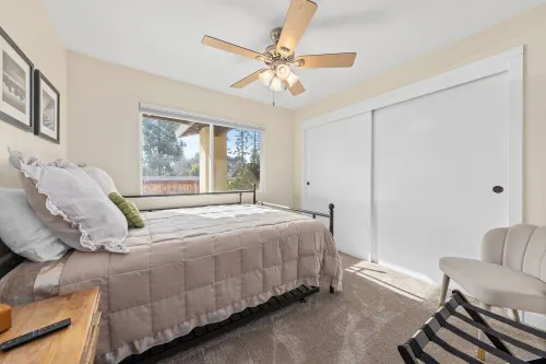 Entire condo in Bakersfield with WiFi, AC