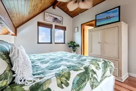 New!Waterfront Pool+Cabana+GameRoom AmazingViews Отели рядом с достопримечательностью «Hideaway Beach»