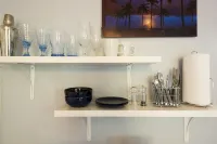 Newly Renovated, Private Studio - 10 minutes to the Beach/Downtown