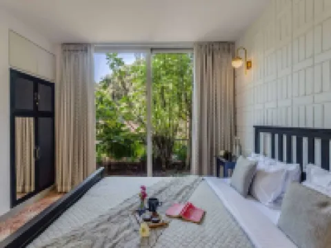 Stylish 2BR w Pool Near Candolim and Coco Beach Hotels in Nerul