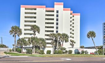 Luxe Oceanfront Condo w/ Pool, Beach Access + Gear