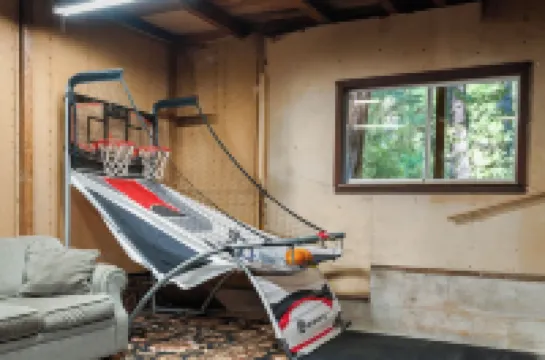 Owl's Nest - Walking Distance to Lake, Hot Tub, Pet Friendly w/ New AC