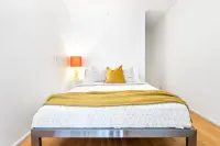A Comfy Studio Next to Darling Harbour, City Views