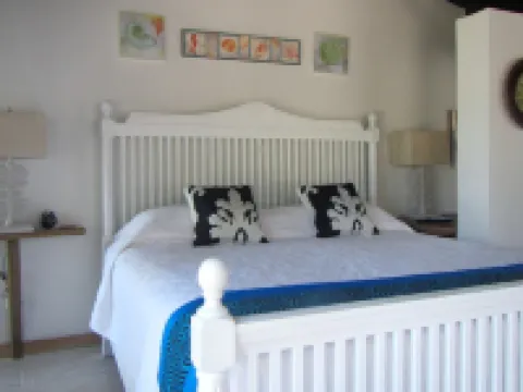 Private and Dreamy.....Balcony, Wine, Sunset,  Upstairs with its own entrance! Hotels in Sandys
