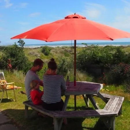 Ocean-front beach house Отели в г. Уэйтарер