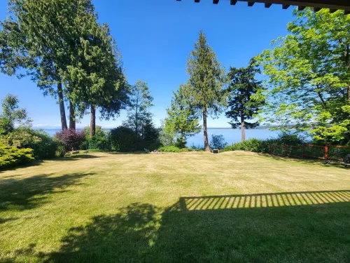 Family Beach House With Beautiful Views, Huge Yard, Mooring Buoy, And Kayaking