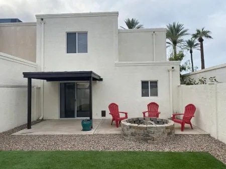 Charm of Old Litchfield- No Chores!