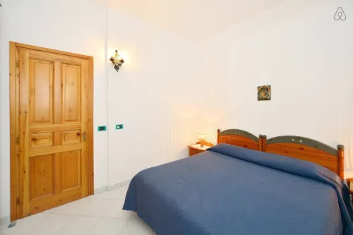 CASA VACANZA VICINO AL MARE  ISCHIA ISOLA