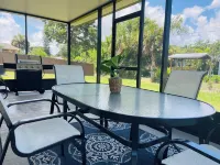 Spacious coastal 4-bedroom house in Sebastian with AC, WiFi, and game room. 세바스찬 호텔