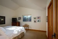 Discount from 11/05-12/19, Excellent Skiing, Walking Distance from the Condo