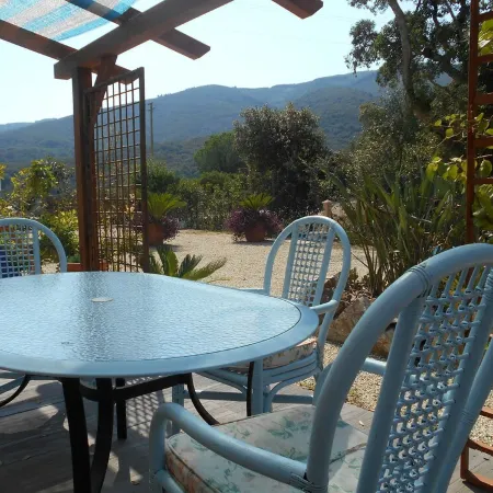 Near the bellisima Straccoligno beach cared apartment.