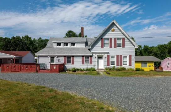5BR 3 Bath-The Maine House@Twin Hills Cottages