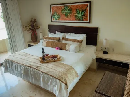 Beachfront Condo with Ocean Views, Washer/dryer, 2 pools