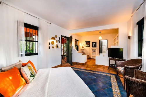 Villa Luna Grande Secluded Beach Estate