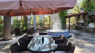 Charming Villa in Moniatis, Cyprus - Private Pool & Garden โรงแรมใน