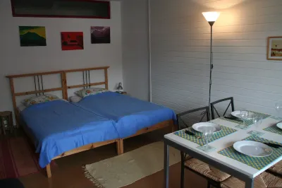 1 Studio Flat walking distance to ski lifts (we have 2 in the same building)