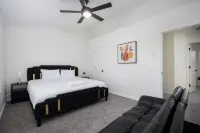 25% Off: Spacious 4 Bedroom-Pet Friendly-Fenced Hotels near Westpointe Plaza Drive