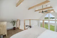 Cozy Bells Cove Retreat – Stylish Loft with Harbour Views & Walkability Hotels near Ross-Thomson House & Museum