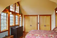 The Trail's Edge / "Captain's Quarters" Is A Gorgeous Retreat, In Any Season.