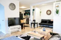 River View by the Border, stylish cozy centrally located in downtown St Stephen!