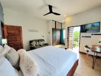 'The Solace' New Luxury Modern 1Bed 1Bath Apt. Hotels in 