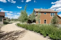 Modern Mountain Golf/Ski/Lake Retreat w/ Hot Tub