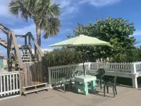 Sleeps 10, Hot Tub ,Centrally Located , Generator WiFi , Rooftop Deck,