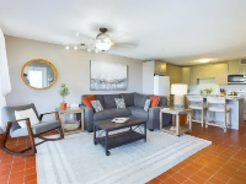 Seaside Charm!! Cozy BEACHFRONT Condo located on Sapphire Beach steps to thesand Hoteles en Santo Tomás