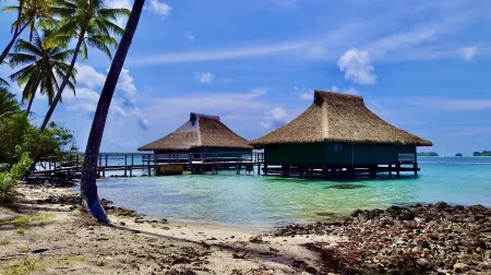 Over Water Hideaway in Bora Bora! Marlon's World Famous Over Water Hideaway!! Отели рядом с достопримечательностью «Вайтапе»