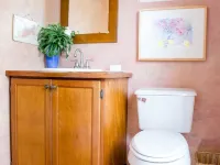 House of Open Arms Cottage: AC, White Water Views,Romantic, Private,! Hotels in Central