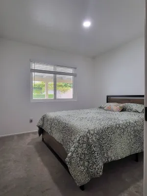 BIG HOUSE, LARGE GATED YARD AND DOUBLE LIVING ROOM Hotels in Highland