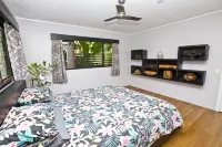 Nevaeh Holiday Home + Pool + Unlimited Internet Hotels in Avarua