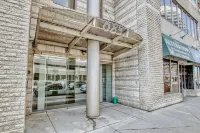 Downtown Sub Penthouse W City Views