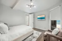 "Unrivaled Luxury at Premier Beachfront Getaway: Private Beach Access"