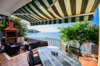 Beach House - Spectacular Beach House with Hot Tub (4 +1 Bedrooms,4 Bathrooms)