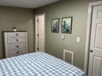 4 Blocks from UPTOWN, all new renovation, SUPER NICE! Hotels in Roxboro