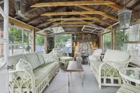 Wayzata Apartment - steps to lake and downtown Hotels in Wayzata