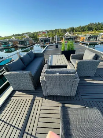 Houseboat "Vroni" on the Bärwaldersee in the Lusatian Lakeland Отели в г. Клиттен