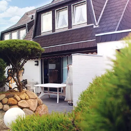 Generous, friendly DHH with terrace and garden in the heart of Westerland