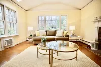 Charming Modern Home - Winter and Summer Retreat