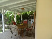 F2 Bottom corner villa with veranda and trees Hotel a Le Lamentin