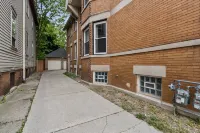 Spacious 3br - w/ Garage