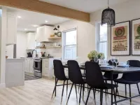 Perfect for large groups, lots of parking, 5BRs, Game Room, Fast Wifi Hotels in Kitchener