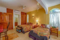 OCEAN FRONT! 2 bed/2 bath*GROUND FLOOR* a/c* MAID!