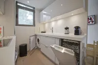 Sea Breeze Spacious Apt near Vouliagmeni Beach