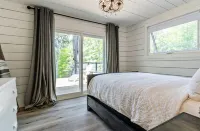 Private & Modern Muskoka Lakefront Cabin - واي فاي
